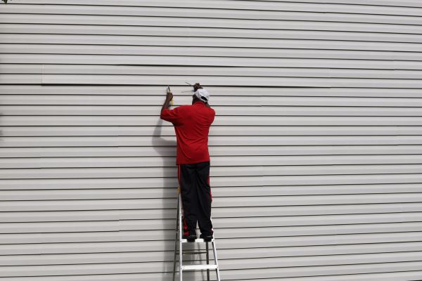 Cost of Siding Reattachment in Columbia
