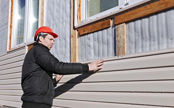 Cost of Vinyl Cladding Repair in Columbia