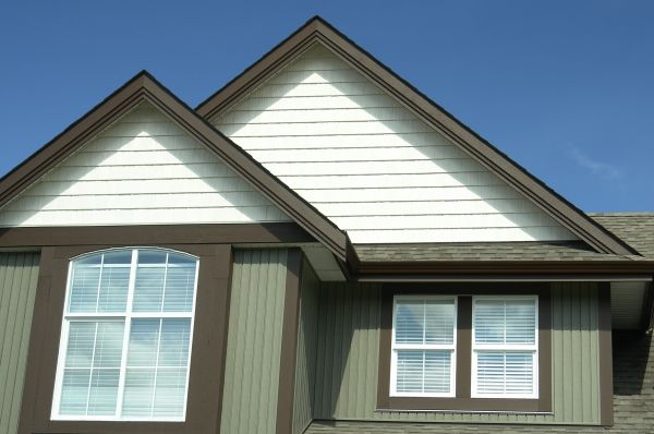 Cost of Vertical Vinyl Siding Repair in Columbia